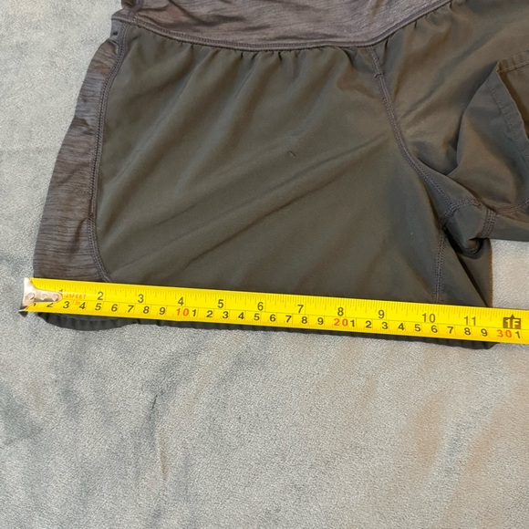 lululemon athletica Gray Women Shorts

#1075 - Picture 4 of 10